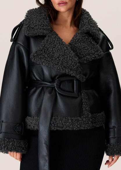 Elmira | Vyöllinen Lammasnahkatakki